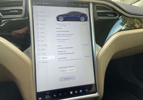 Tesla Model S 90D Panorama Free Charging